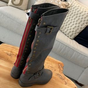 New Grey Boots W Red Zipper 